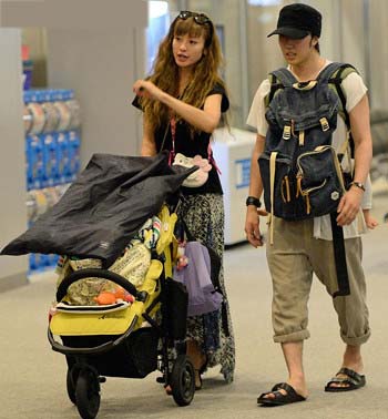 西山茉希と早乙女太一がハワイ挙式から帰国