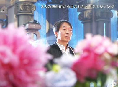 『FNS歌謡祭2015』で見栄晴が立ち尽くしている画像5枚目