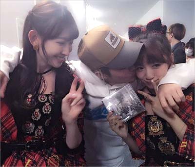 ジャスティン・ビーバーが高橋みなみにキス