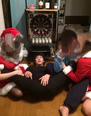 加藤凌平が大股開き