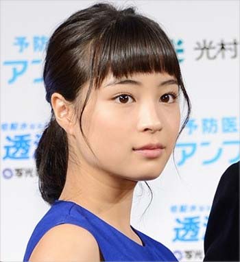 広瀬すずの前髪パッツンポニーテール1枚目