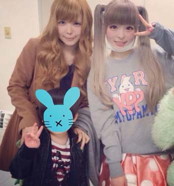 益若つばさ&息子ときゃりーぱみゅぱみゅのスリーショット写真