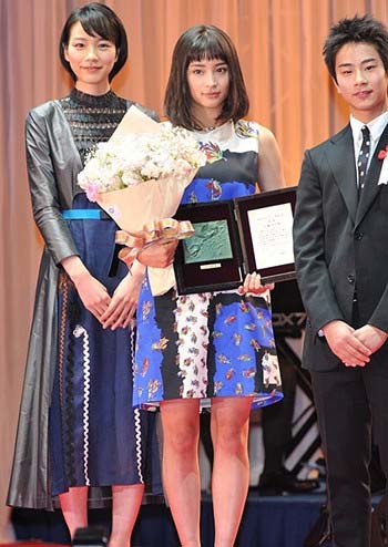 能年玲奈が9ヶ月ぶりに公の場に姿1枚目