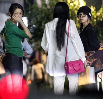 吉高由里子、森カンナ、ベッキーの女子会スリーショット2枚目