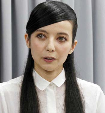 謝罪会見をしたベッキー