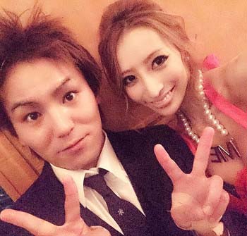 狩野英孝と加藤紗里の横顔ツーショット