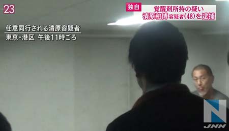 清原和博容疑者を任意同行するシーン1枚目