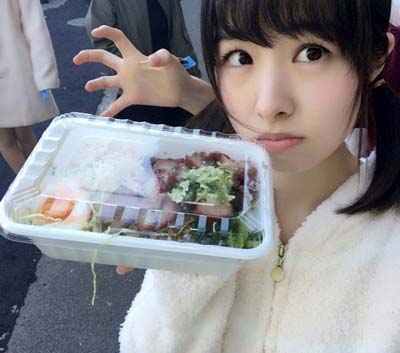 経費削減?で普通の弁当になったAKB48の食事2枚目