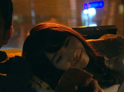 ドラマ『桜坂近辺物語』で柏木由紀が袴田吉彦との肩にもたれかかっていたシーン