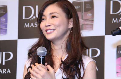 両想いの人がいることをイベントで告白し、笑顔の押切もえ