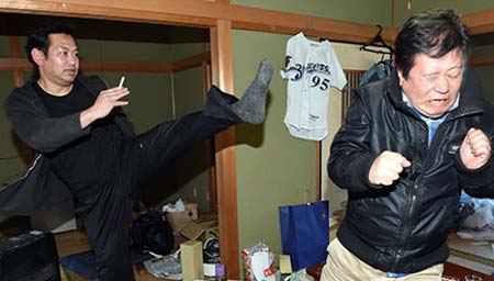 前蹴りを披露する野村貴仁