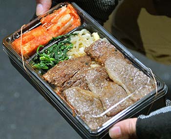 清原和博被告の関係者が差し入れた新宿の焼肉店の焼肉弁当