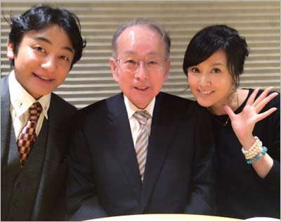 片岡愛之助、養父・片岡秀太郎、藤原紀香のスリーショット