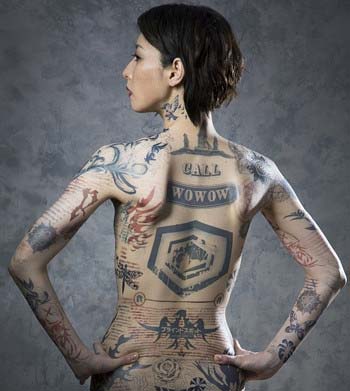 鳥居みゆきのタトゥー背中一面