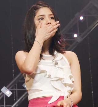 涙ながらに脱退を発表した川島海荷