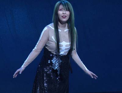 野田秀樹演出の舞台『逆鱗』より　主演の松たか子