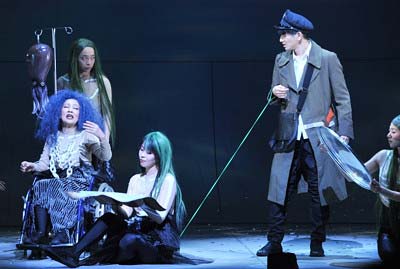 野田秀樹演出の舞台『逆鱗』より