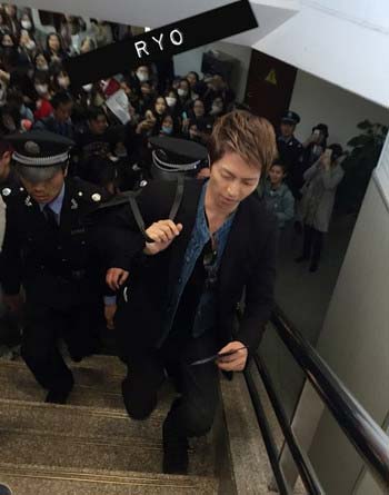 中国・上海の空港で撮影された山下智久の写真