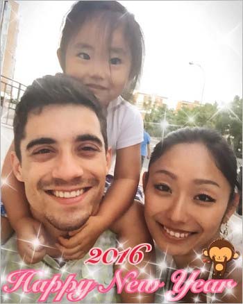 ハビエル・フェルナンデス選手、安藤美姫、娘のひまわりちゃんのスリーショット写真