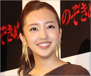 板野友美