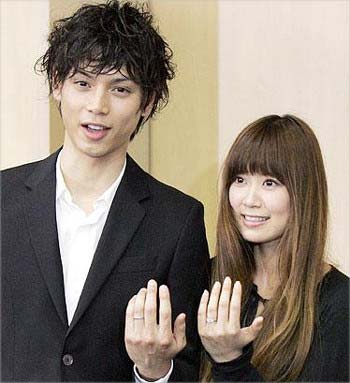 水島ヒロと絢香の結婚会見