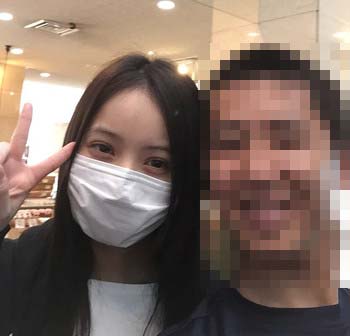 佐々木希と男子高校生のツーショット写真
