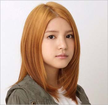 川島海荷が金髪にイメージチェンジ