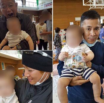 熊本の避難所などを訪れたSMAPの中居正広、ナインティナインの岡村隆史、笑福亭鶴瓶が避難所の赤ちゃんを抱きかかえ撮影した写真