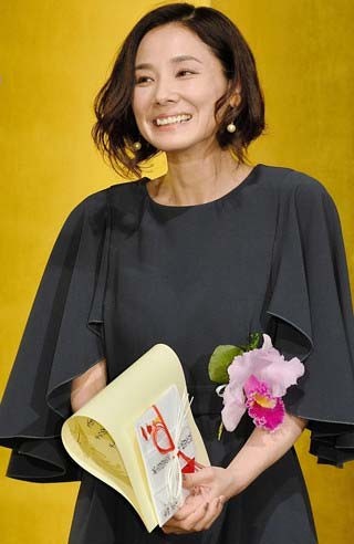 中島裕翔との熱愛報道後初めて公の場に姿を現した吉田羊