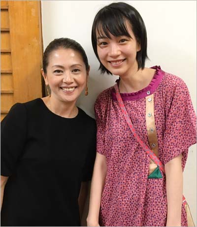 能年玲奈と小泉今日子のツーショット
