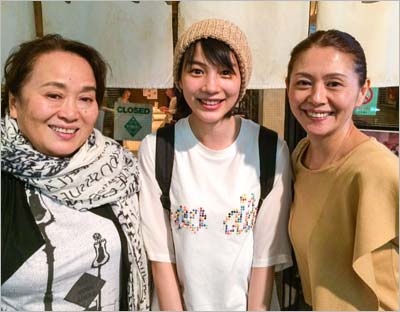 渡辺えり、能年玲奈、小泉今日子のスリーショット