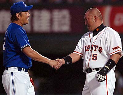 佐々木主浩の引退試合で清原和博と握手