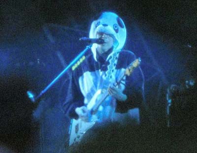 ゲスの極み乙女。川谷絵音がパンダの気ぐるみ姿の写真