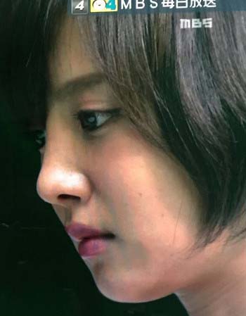 『99.9』に出演し、顔が変わったと整形疑惑が浮上している夏菜の最新画像(横顔)2