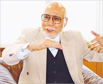 八名信夫の近影