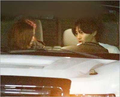 水原希子と野村周平のツーショット写真