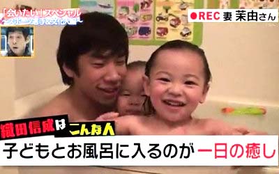 織田信成が長男・信太朗&次男・信之介と風呂に入っている写真