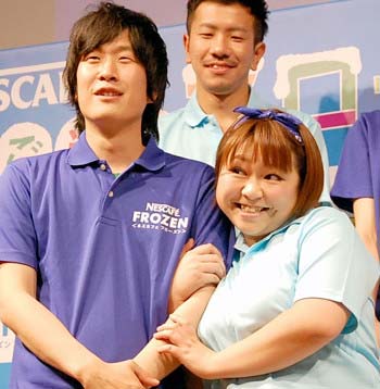 笑撃戦隊の野村辰ニとやしろ優のツーショット写真