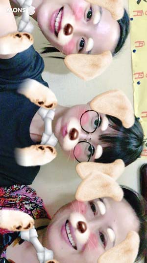 能年玲奈、篠田麻里子、渡辺えりのスリーショット写真