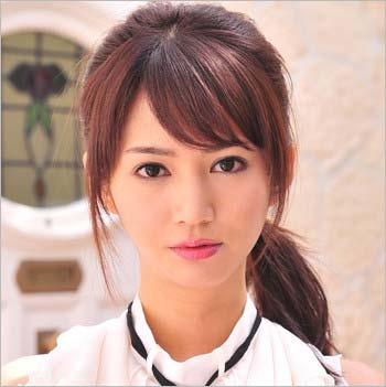 麻生希容疑者がデビューしたばかりの頃の写真