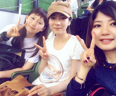 大野いと、蔵下穂波、能年玲奈のスリーショット写真