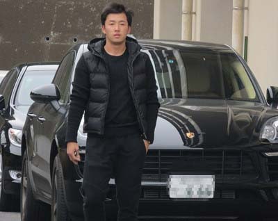 斎藤佑樹投手とポルシェ・マカン