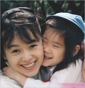 大竹しのぶとIMALUの幼少期