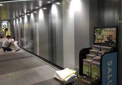 24時間テレビのポスターが駅構内から撤去された後の光景