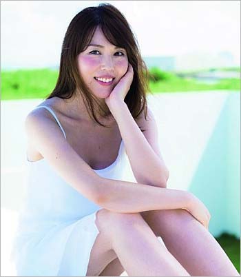 岡田みはるの初グラビア