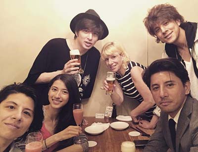 城田優と兄、姉、妹、母親の写真