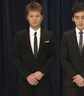 SMAP×SMAP（スマスマ）での公開謝罪時に、中居正広が指をつねっている場面