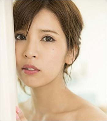 坂口杏里ことANRIの初写真集の表紙