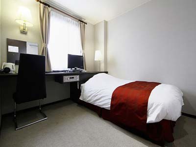 高畑裕太が宿泊していた前橋市内のビジネスホテル「ホテルサンカント」の部屋の写真