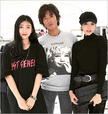 Chin in hi (チン・インヒ) がインスタグラムに投稿した木村拓哉とのスリーショット写真